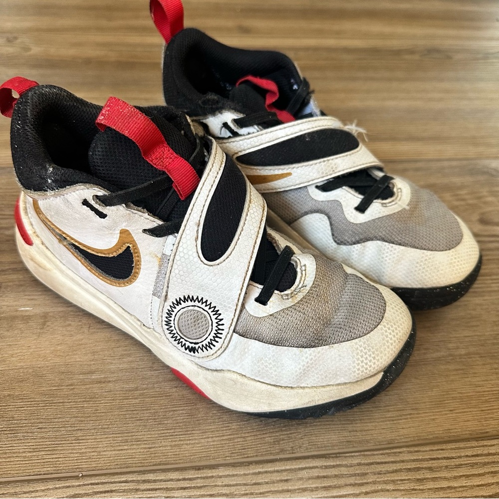 Nike Basketball Sneakers - Hustle D 11 - Size 2.5Y